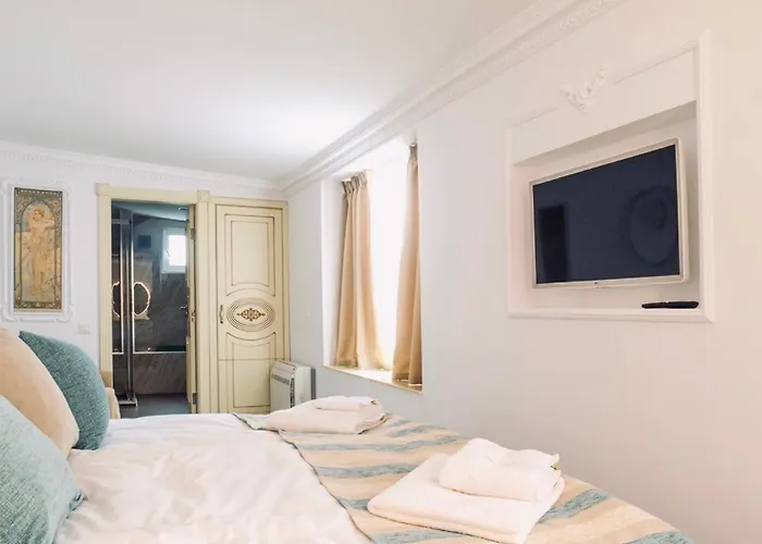 Atlas House Luxury Πανσιόν 4*